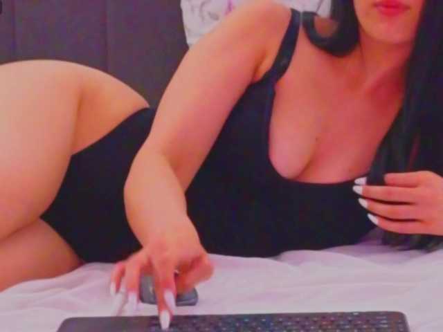 LauraDelight's BongaCams show and profile