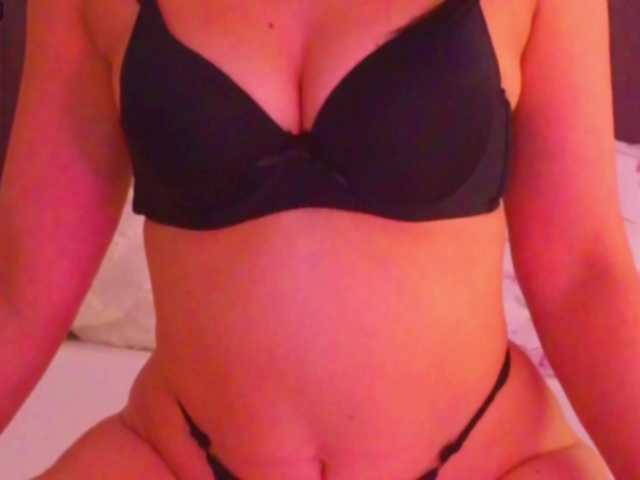 LauraDelight live cam on BongaCams