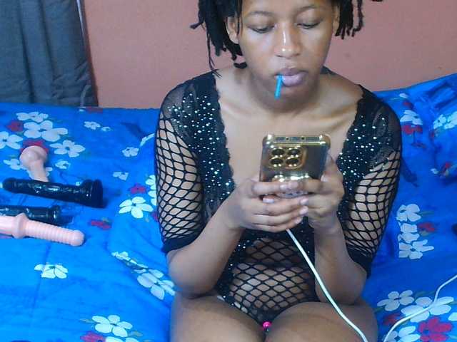 VelvetTits live cam