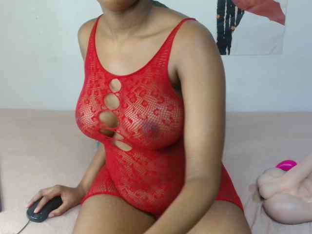 VelvetTits webcam