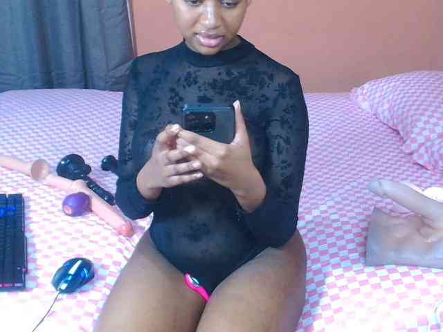 VelvetTits webcam