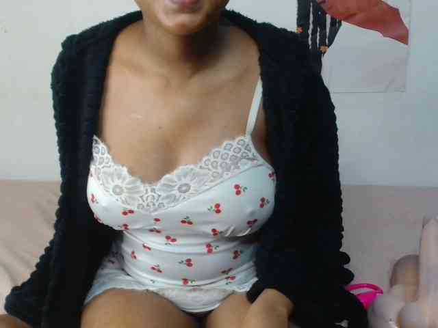 VelvetTits webcam