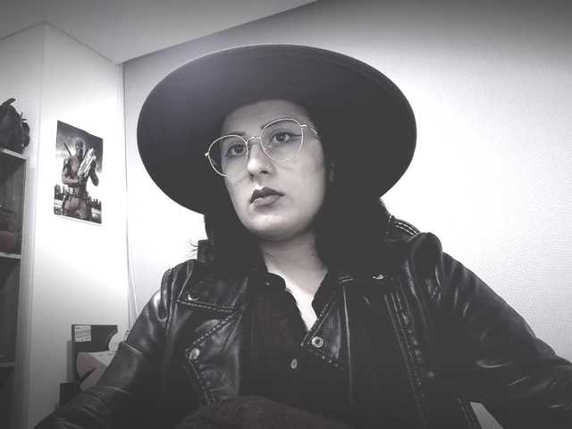 scarlettsen's BongaCams show and profile