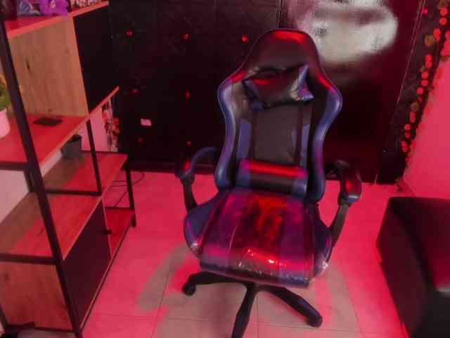 ChloeLombardi webcam