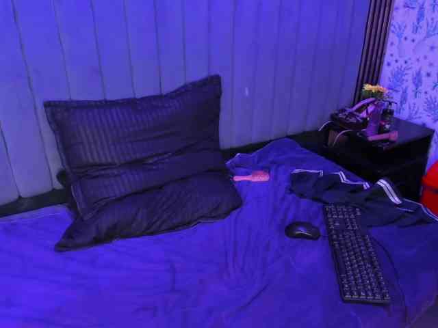 ChloeLombardi webcam