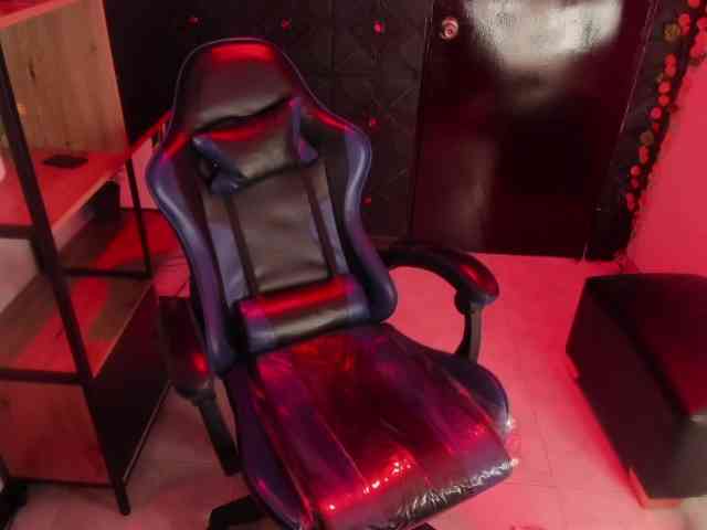 ChloeLombardi webcam