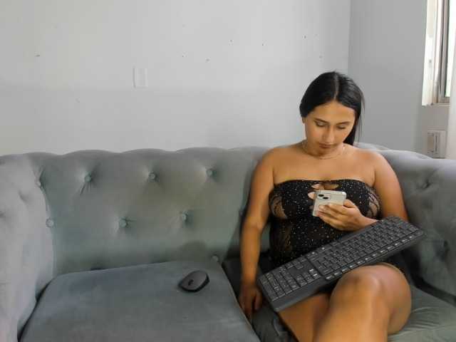 santi-and-camila live cam on BongaCams