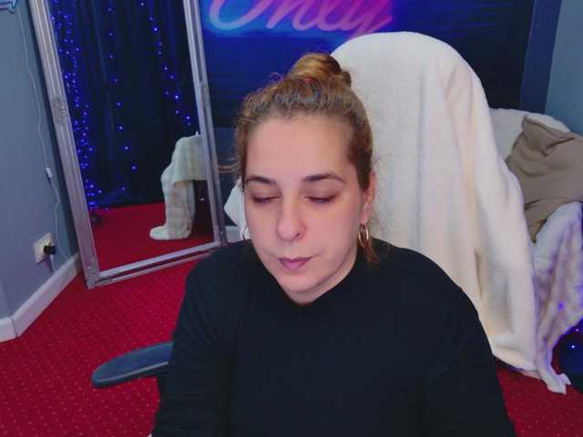 KarinaNoire live cam preview