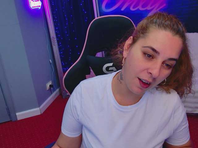 KarinaNoire live cam preview