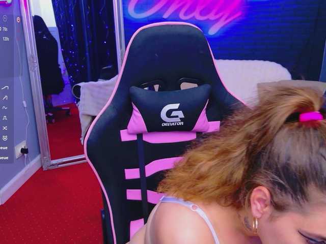 KarinaNoire live cam on BongaCams