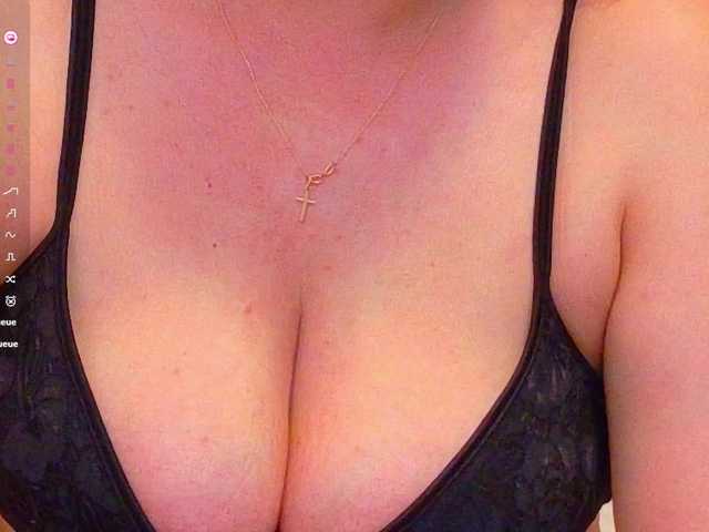 KarinaNoire live cam on BongaCams