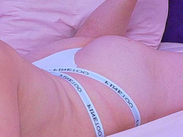 KarinaNoire live cam on BongaCams