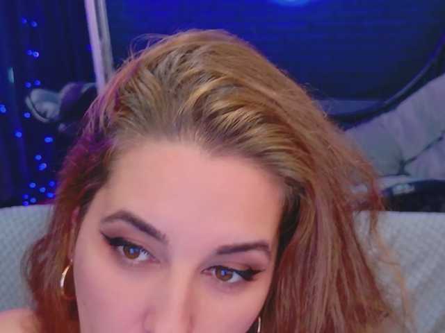 KarinaNoire live cam preview