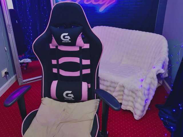 KarinaNoire live cam on BongaCams