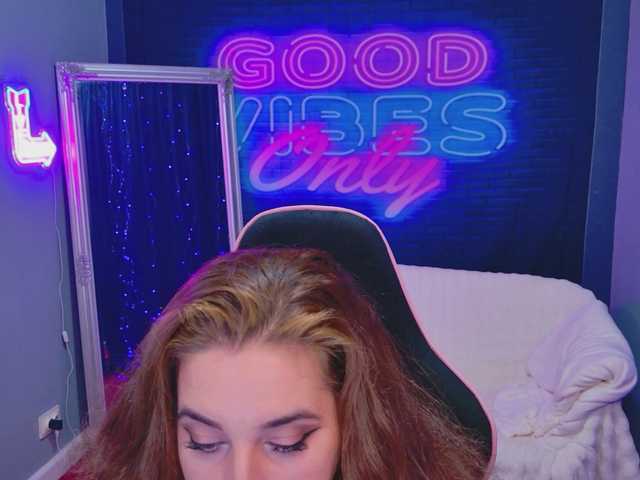 KarinaNoire live cam on BongaCams