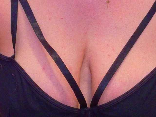 KarinaNoire live cam on BongaCams