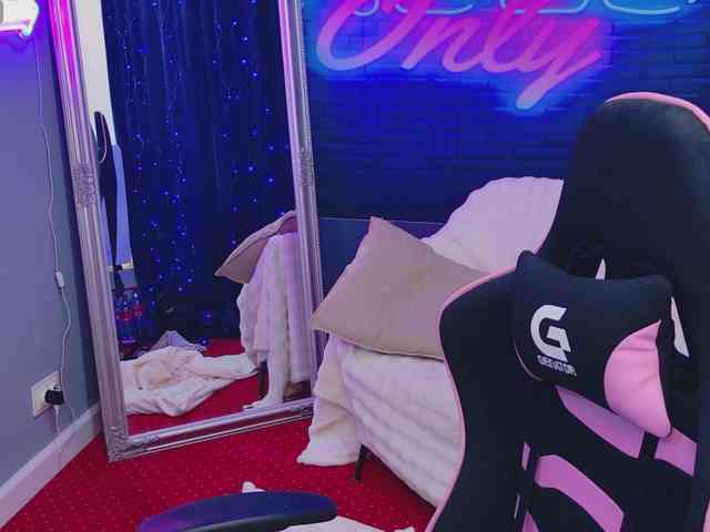 KarinaNoire webcam