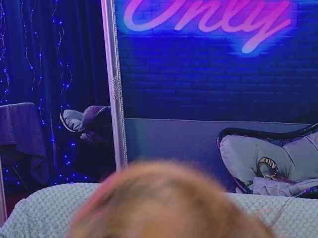 KarinaNoire webcam