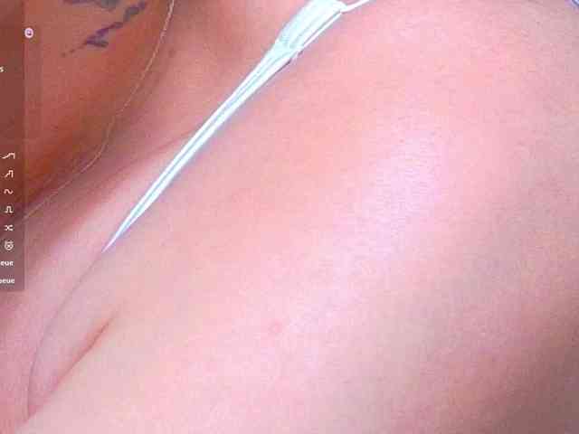 KarinaNoire webcam