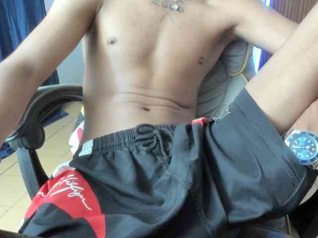 juan-mhata Live Webcam on BongaCams