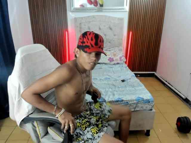juan-mhata Live Webcam on BongaCams