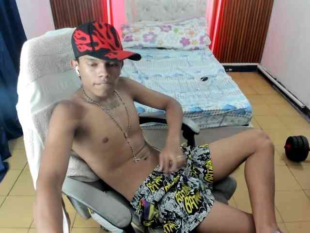 juan-mhata Live Webcam on BongaCams