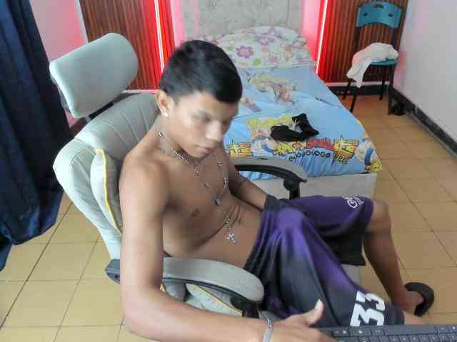 juan-mhata Live Webcam on BongaCams