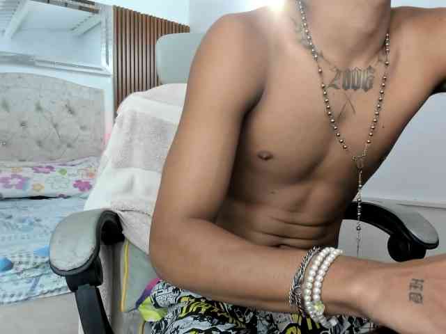 juan-mhata Live Webcam on BongaCams