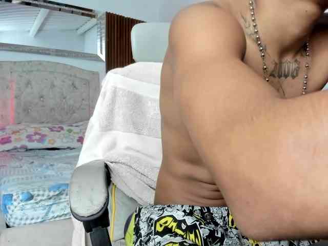 juan-mhata Live Webcam on BongaCams