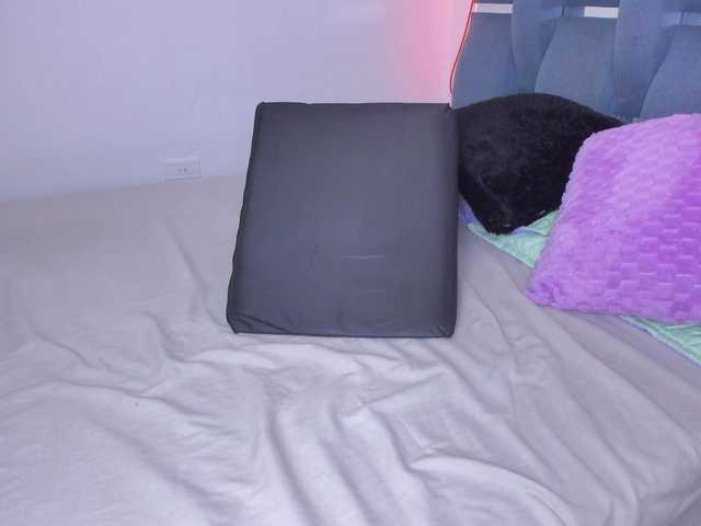 crazybaby-squirt's BongaCams show and profile