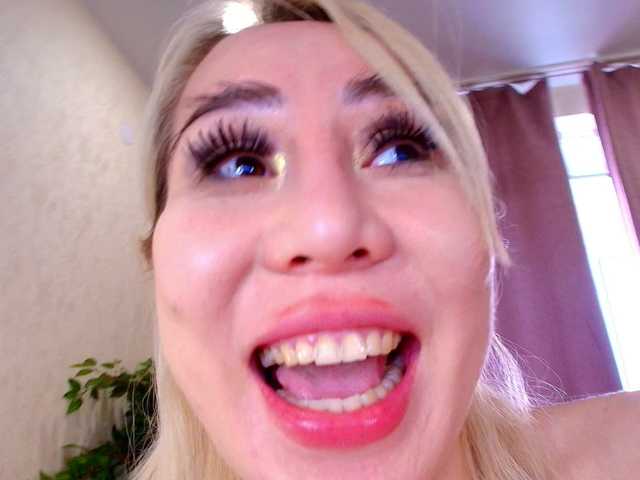 Juliannae live cam on BongaCams
