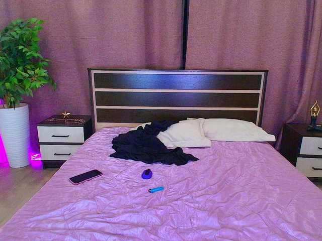 Juliannae live cam on BongaCams