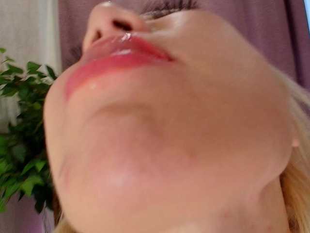 Juliannae live cam on BongaCams