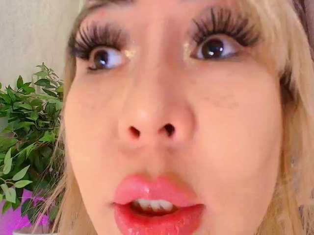 Juliannae live cam preview