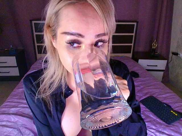 Juliannae live cam on BongaCams