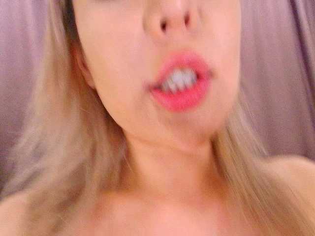 Juliannae live cam on BongaCams