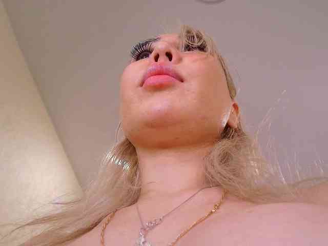 Juliannae Sex Cam Show