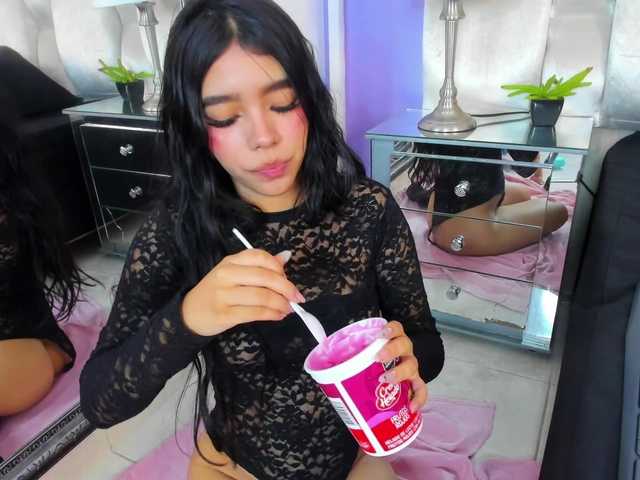 Emma-Houston live cam on BongaCams