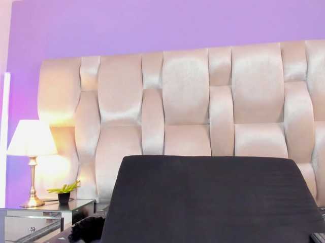 Emma-Houston live cam on BongaCams