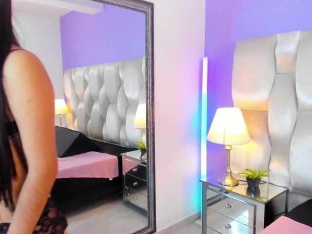 Emma-Houston live cam on BongaCams