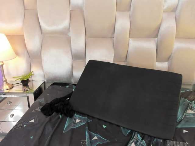 Emma-Houston live cam on BongaCams