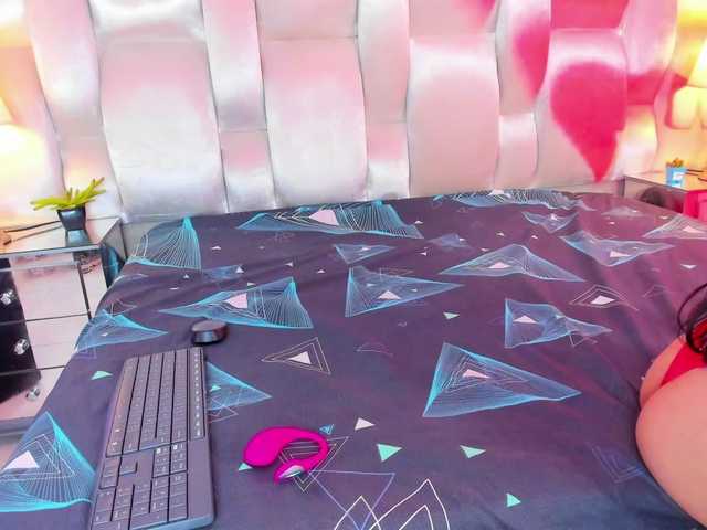 Emma-Houston live cam on BongaCams