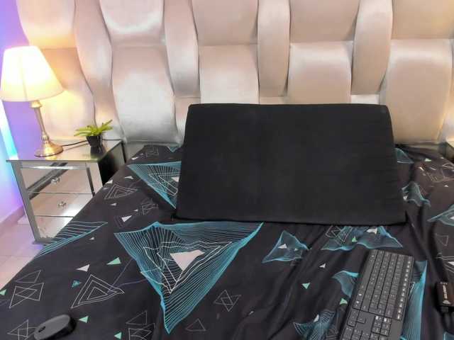 Emma-Houston live cam on BongaCams