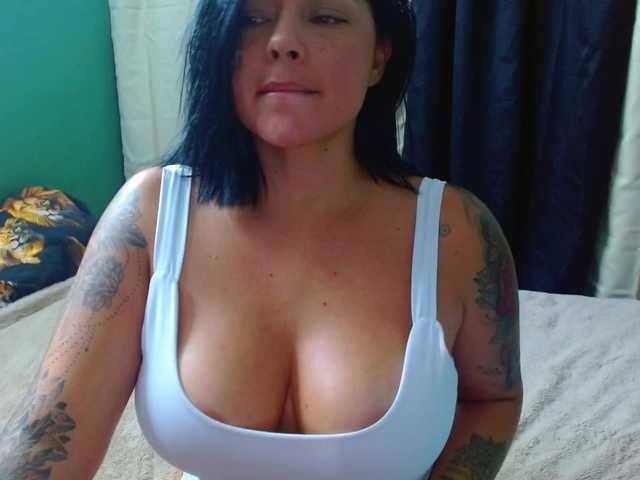 Vivianacruz's BongaCams show and profile