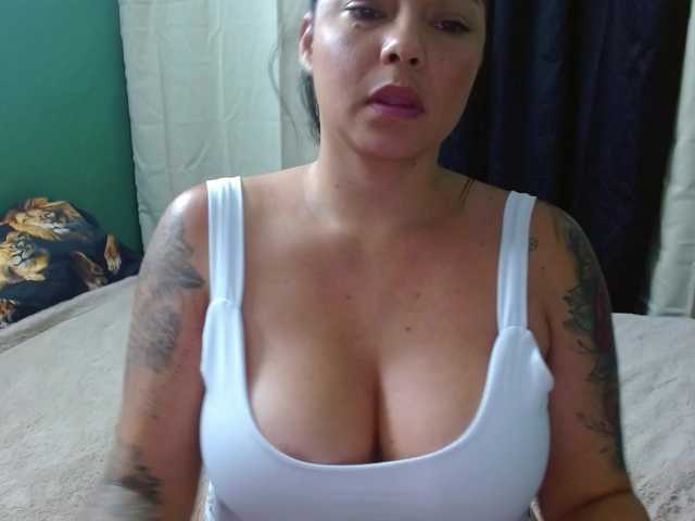 Vivianacruz's BongaCams show and profile