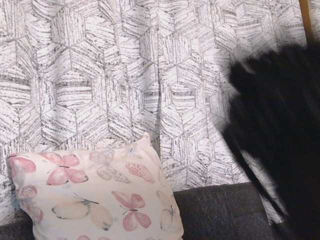 le modèle Naughtylittlemissy est en webcam porno dans un show sur le site bongacams, il possède les tags suivants: White/Caucasian,Brunette,Shaved