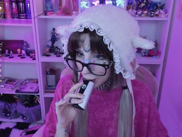Nanka-bananka live cam on BongaCams