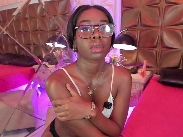 MelodyBlazze live cam on BongaCams