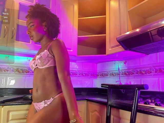 MelodyBlazze live cam on BongaCams