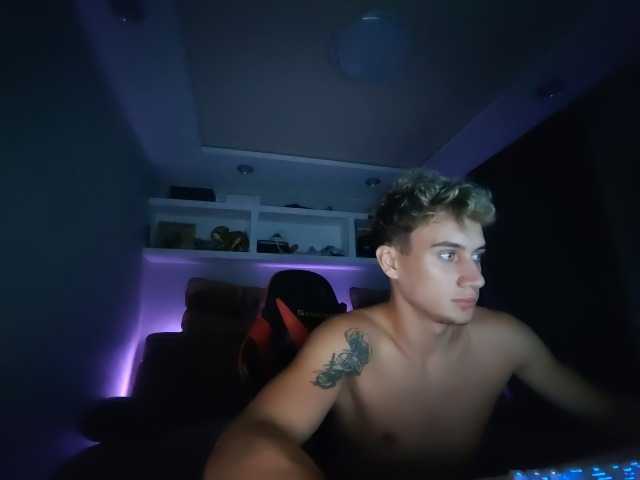 cashfreFun — live male cam